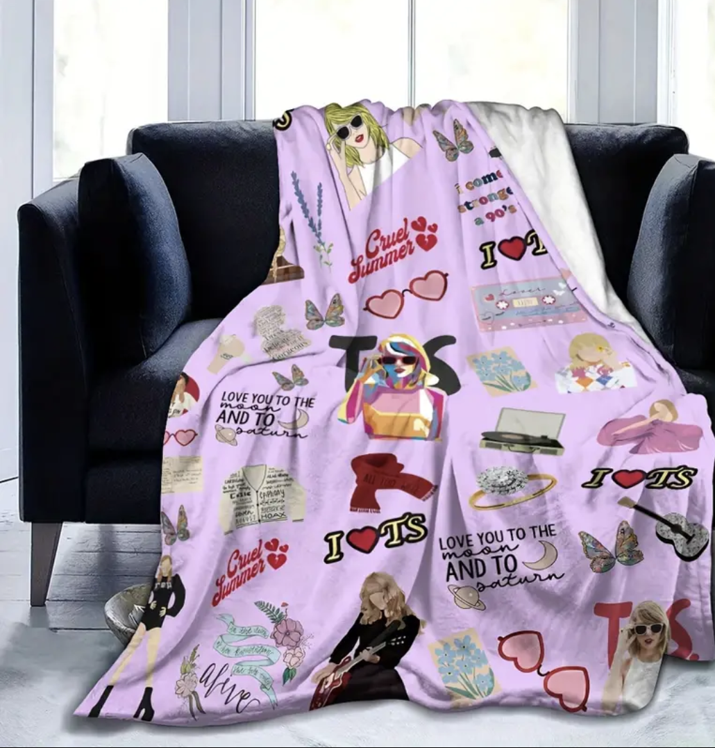 Lilac Graphic print Taylor Swift fleece blanket (75cm x 120cm)